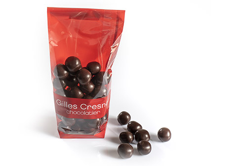 gilles-cresno-sachet-noisettes-noir-open-1.jpg noisettes enrobées chocolat idée cadeau en ligne
