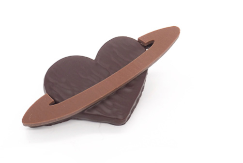 COEUR_PLANETE_open3 Bouchée noisette praliné noir planète univers pour la St Valentin