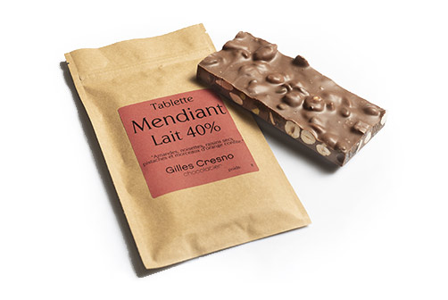 Tablette-Mendiant-Lait-40-open tablette lait noisette amande pistache orange confite délicieux fabrication française artisanal artisan français chocolat