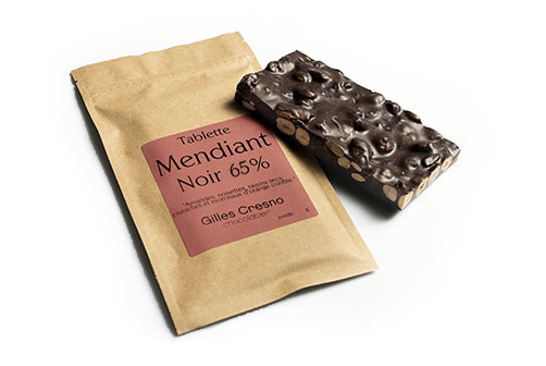 Tablette-Mendiant-Noir-65-open tablette noir noisette amande pistache orange confite délicieux fabrication française artisanal artisan français chocolat