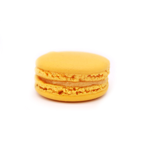 Découvrez la fraîcheur et la gourmandise dans ce macaron à l'abricot.
