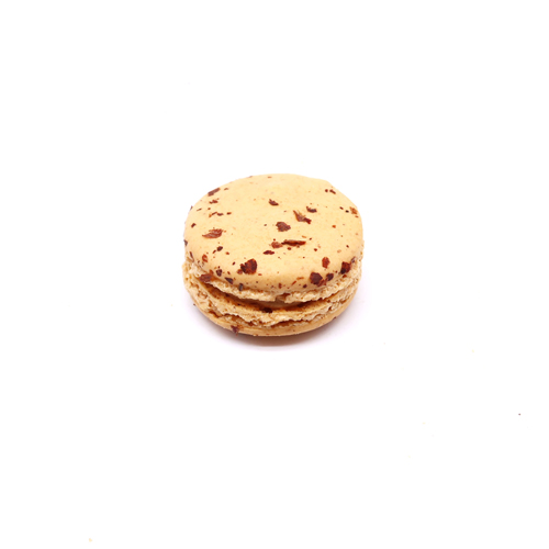 Retrouvez nos délicieuses noisettes du Piémont dans ce macaron gourmand.